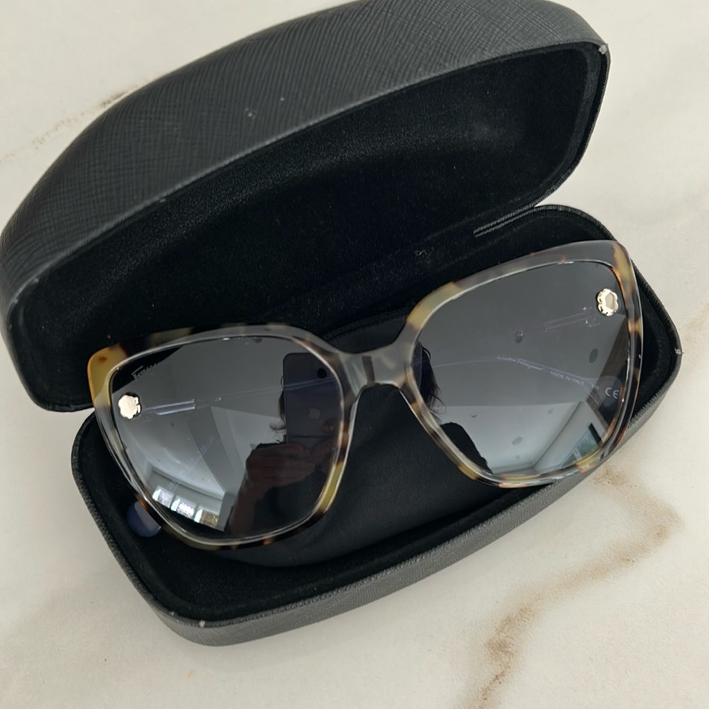 Women sunglasses